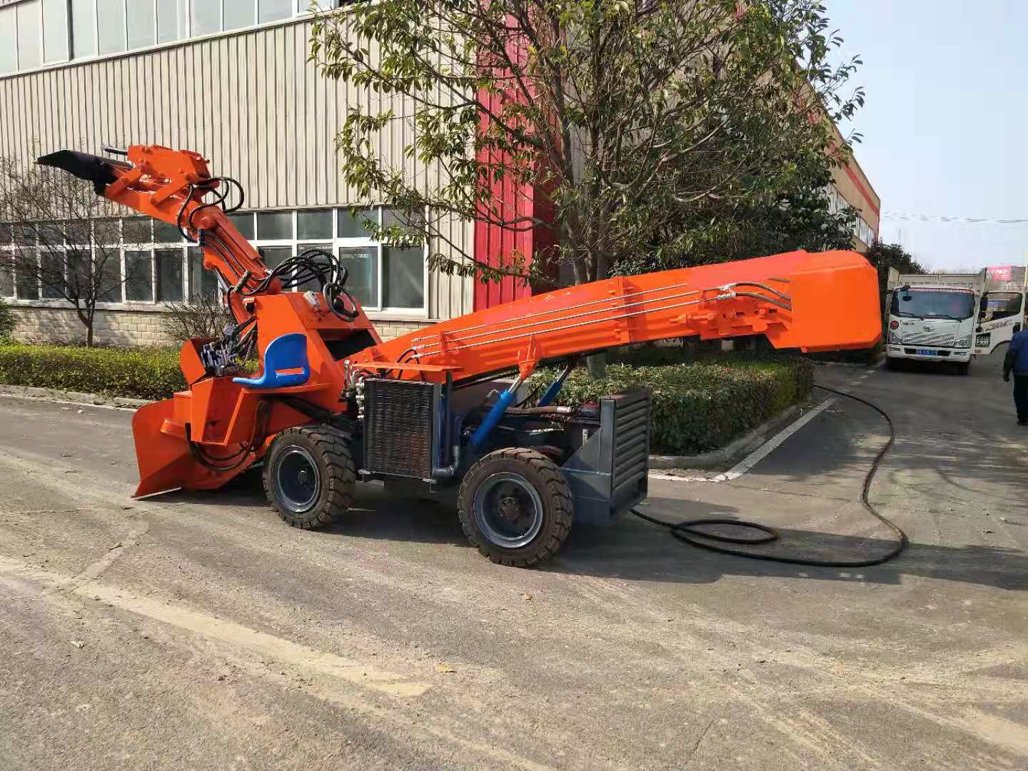 扒渣機運到工地后應該注意什么？