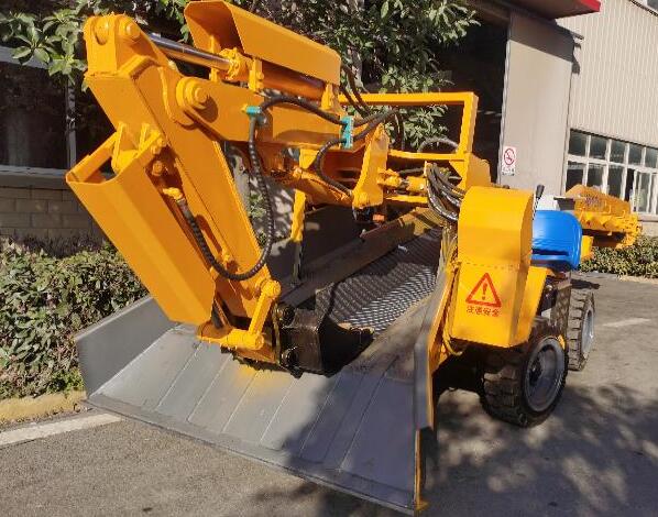 輪式扒渣機中的輸送帶該怎么保養(yǎng)呢？